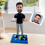 Individuelle Wackelkopffigur mit Laptop und Hantel