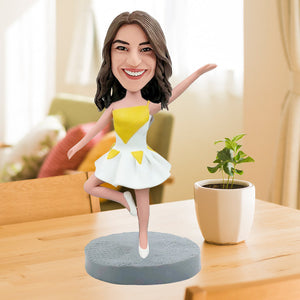 Benutzerdefinierter Wackelkopf mit fröhlicher Pose
