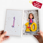 Personalisierte Wackelkopf-Figur für Mädchen zum 10. Geburtstag, sitzend auf der Zahl 10
