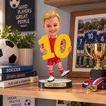 Personalisierte Jungenfigur, die die Nummer 10 hält
