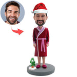 Maßgeschneiderter Wackelkopf-Vater im Bademantel mit Weihnachtsmütze