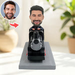 Individuell gestaltete Wackelkopffigur eines Lokführers – Geschenk nach Foto