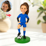 Individuell gestaltete Wackelkopffigur für junge Fußballspieler als Geschenk