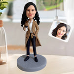 Individuelle Wackelkopffigur für Frauen – Arbeitsstil mit Kaffeetasse