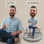 Personalisierter Wackelkopf mit Tasse „Weltbester Chef“